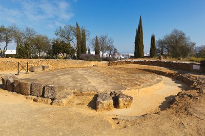 Rond mausoleum in de Romeinse necropolis van het Archeologisch Complex, Carmona, provincie Sevilla, Spanje door Unbekannt Unbekannt